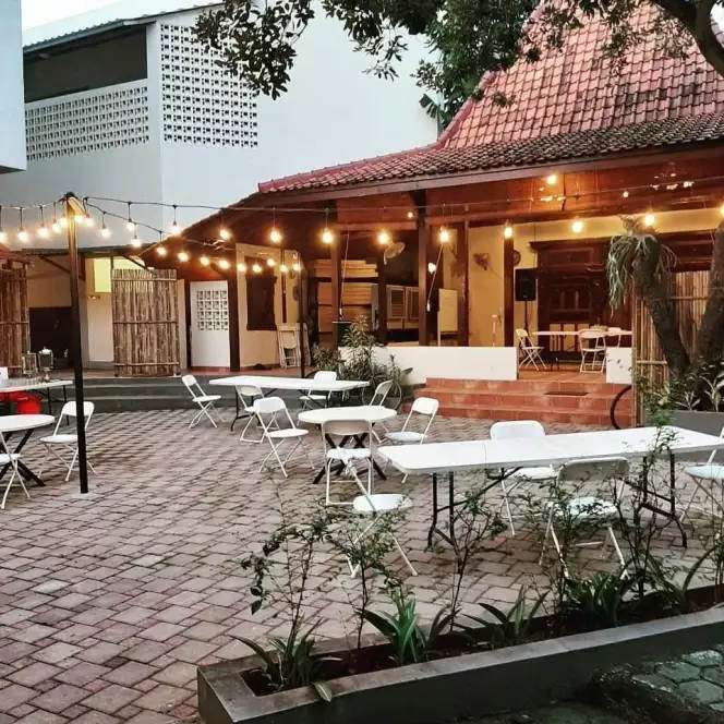 Porter Sederet Artis Buka Usaha Kuliner di Depan Rumah, Teras Rumah Mewah Rp32 Miliar Muzdalifah Diubah jadi Warung Makan