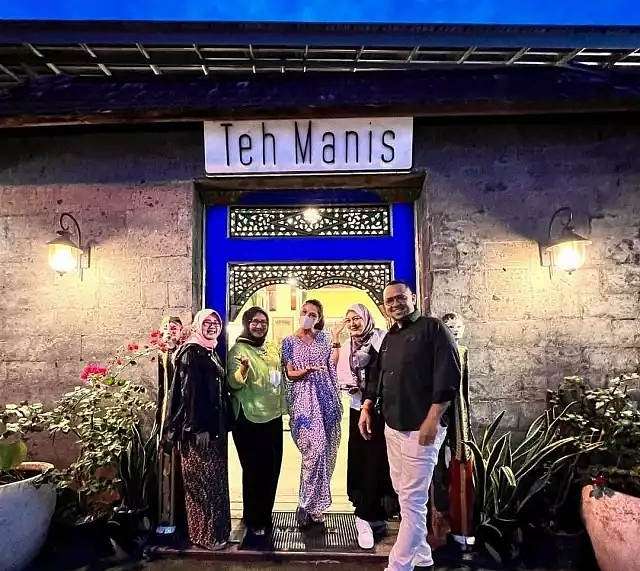 Porter Sederet Artis Buka Usaha Kuliner di Depan Rumah, Teras Rumah Mewah Rp32 Miliar Muzdalifah Diubah jadi Warung Makan