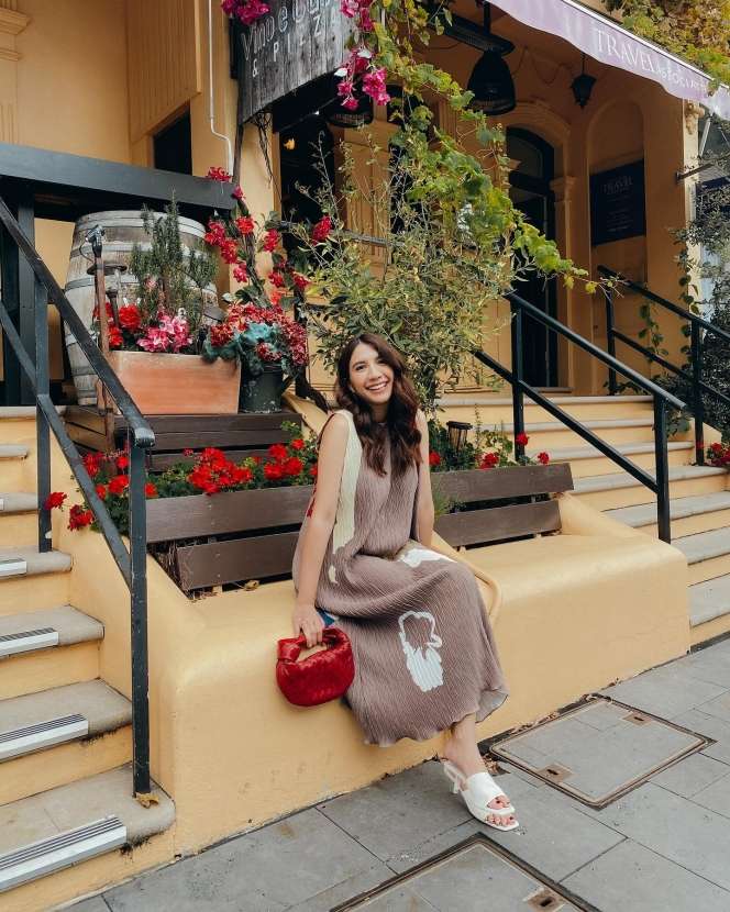 Artis Cantik Ini Dulunya Pernah Jadi SPG Saat Kuliah, Kini Dijuluki `Ratu FTV`