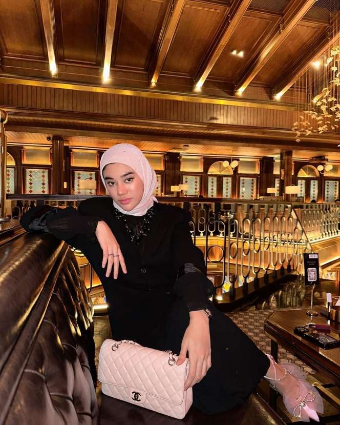 Potret Clara Shinta yang Kini Berhijab usai Pulang Umrah 