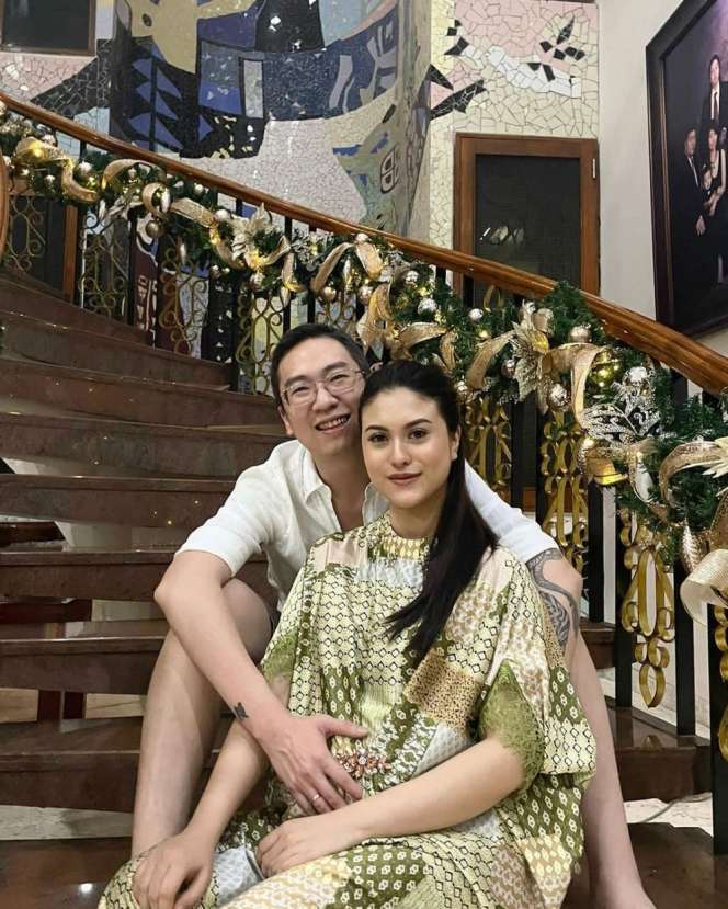 Seleb Perempuan Rela Tinggalkan Masa Mudanya Demi Menikah dengan Pengusaha Tajir