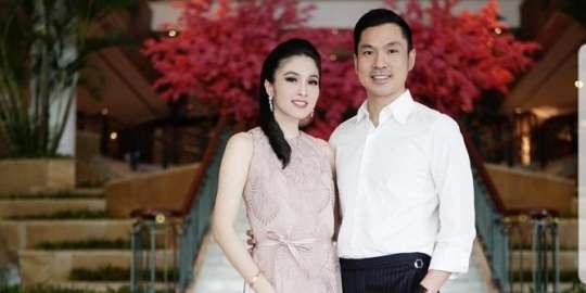 Seleb Perempuan Rela Tinggalkan Masa Mudanya Demi Menikah dengan Pengusaha Tajir
