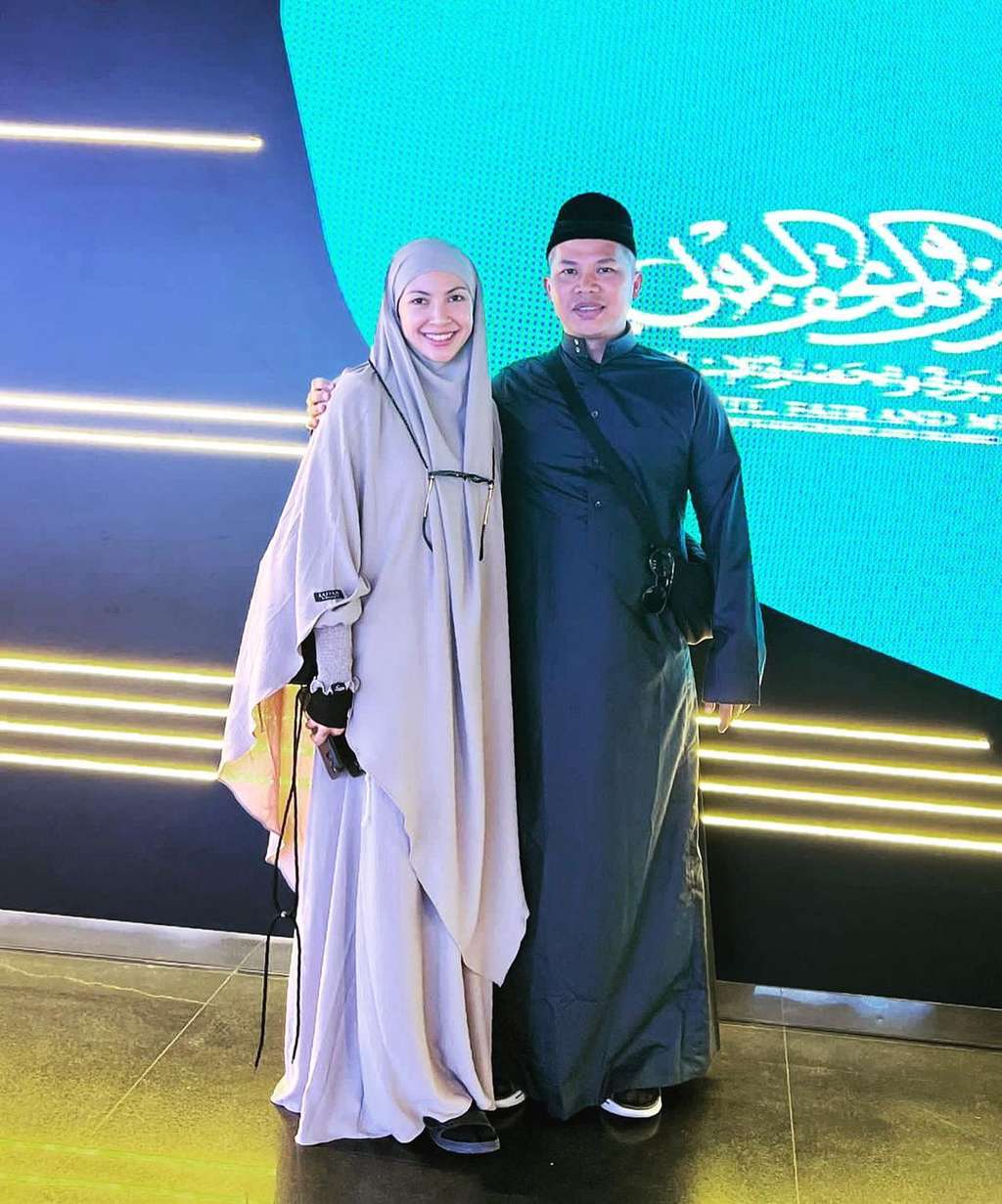 Seleb Perempuan Rela Tinggalkan Masa Mudanya Demi Menikah dengan Pengusaha Tajir