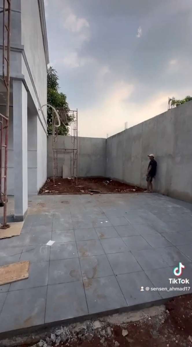 Potret Transformasi Rumah Sensen Asisten Raffi Ahmad, Dulu Tinggal di Gang Sempit, Kini Bikin Rumah di Kawasan Elit