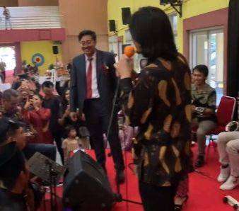 Potret Sheila On 7 Tampil di Acara Pernikahan dengan Panggung ala Kadarnya, tapi Rasanya Seperti Nonton Konser