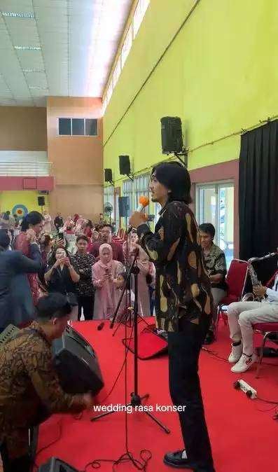 Potret Sheila On 7 Tampil di Acara Pernikahan dengan Panggung ala Kadarnya, tapi Rasanya Seperti Nonton Konser