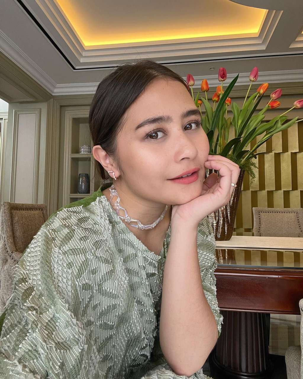 Tak Disangka, Bocah Berwajah Imut Ini Ternyata Artis Papan Atas Tanah Air Hingga Didapuk Jadi Dosen di Usia Muda