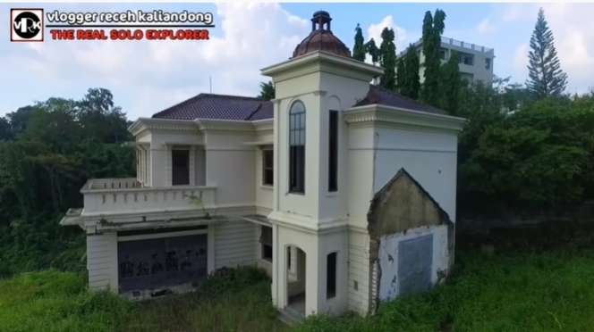 Penampakan Rumah Mewah Terbengkalai yang Diduga Jadi Tempat Ritual Khusus, Kini Sisakan Aura Mistis yang Bikin Merinding