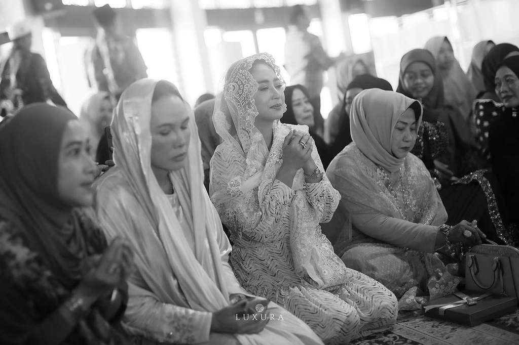 Sempat Berseteru, Momen Dewi Perssik Hadir Penikahan Rosa Meldianti