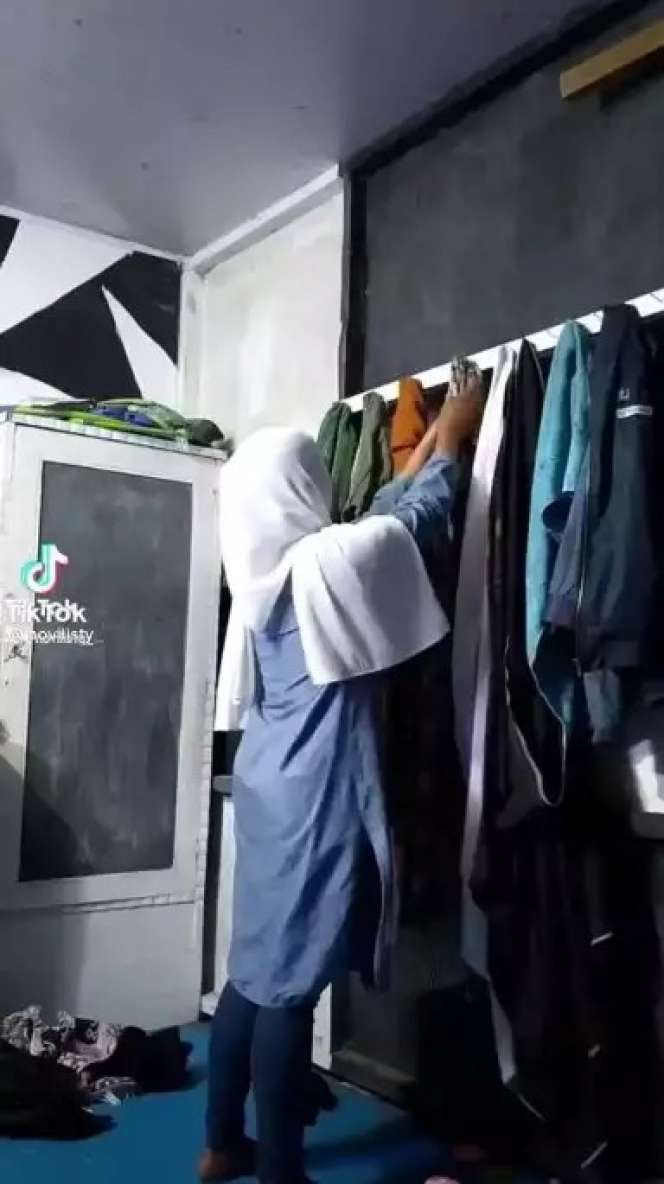 Potret Rumah Beralaskan Semen Milik Biduan Koplo, Penampakan Dapurnya Bikin Melongo 