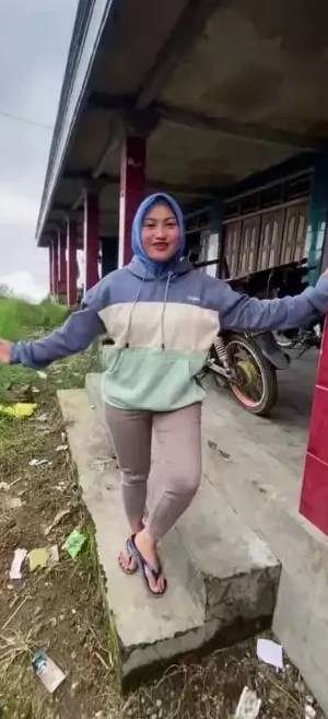 Potret Rumah Beralaskan Semen Milik Biduan Koplo, Penampakan Dapurnya Bikin Melongo 