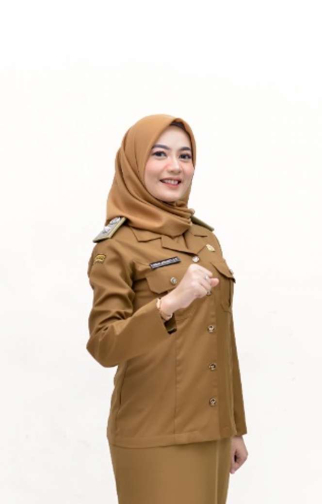 Potret Kepala Desa Indah Aprianti Berani Hadapi Pria Tolak Bangun Jalan Desa, Tak Hanya Cantik Pendidikannya Bukan Kaleng-Kaleng