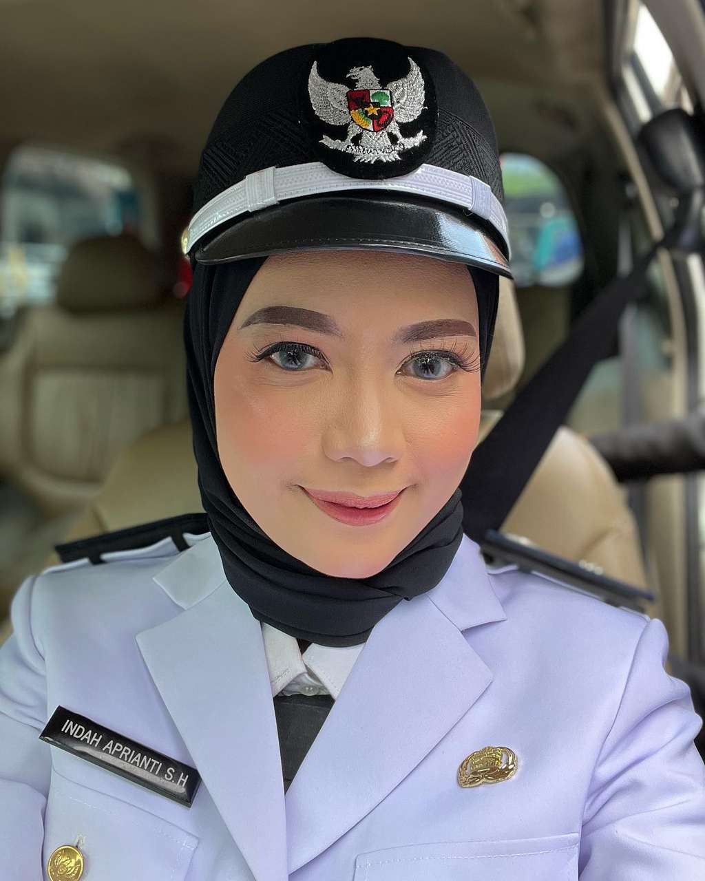 Potret Kepala Desa Indah Aprianti Berani Hadapi Pria Tolak Bangun Jalan Desa, Tak Hanya Cantik Pendidikannya Bukan Kaleng-Kaleng