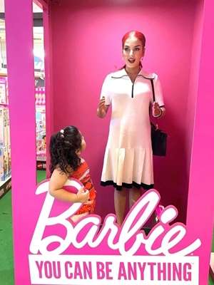 13 Gaya Artis Dandan Ala Barbie di Dunia Nyata, Nia Ramadhani Mirip Banget, Tercengang!