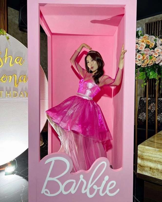 13 Gaya Artis Dandan Ala Barbie di Dunia Nyata, Nia Ramadhani Mirip Banget, Tercengang!