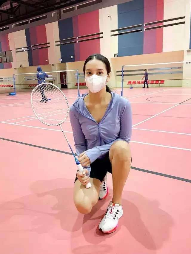 10 Gaya Artis Cantik Saat Main Bulu Tangkis, Penampilan Ayu Ting Ting Disorot, Mirip Boneka?