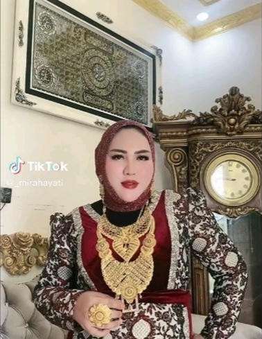 10 Potret Istana 'Emas' Crazy Rich Makassar, Viral Setor Tumpukan Uang, Teller Datang ke Rumah!