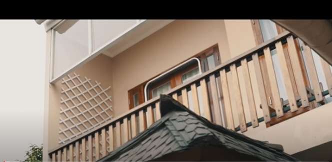 10 Potret Rumah Jovi Adhiguna, Viral Makan Bakso Campur Kerupuk Babi, Restoran Hancurkan Alat Makan