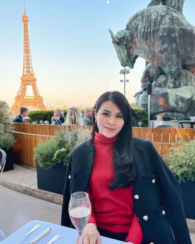 Potret Chen Giovani Calon Mantu Hotman Paris yang Doyan Barang Branded