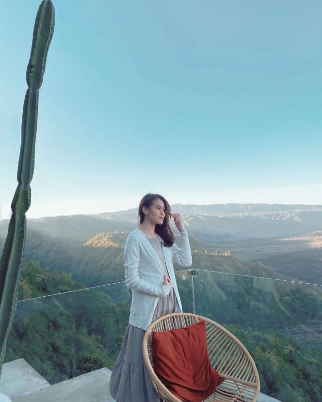 Potret Chen Giovani Calon Mantu Hotman Paris yang Doyan Barang Branded