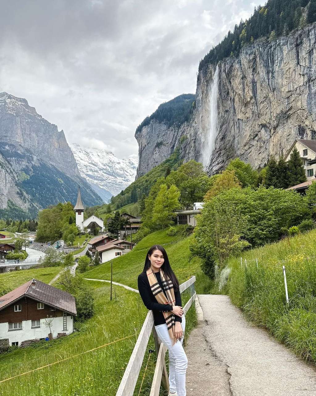 Potret Chen Giovani Calon Mantu Hotman Paris yang Doyan Barang Branded