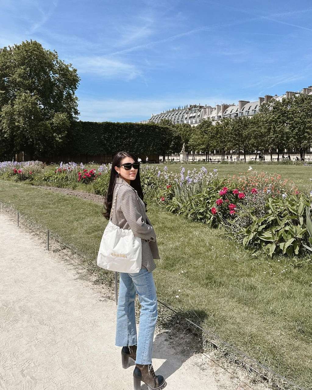 Potret Chen Giovani Calon Mantu Hotman Paris yang Doyan Barang Branded