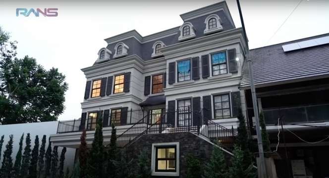 Disebut Berhantu, Potret Rumah Masa Kecil Artis Ternama Ini Bikin Merinding, Kini Tinggal di Hunian Senilai Rp40 Miliar