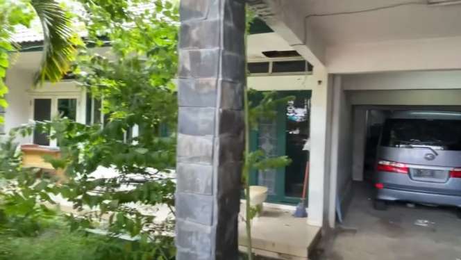 10 Potret Rumah Masa Kecil Nagita Slavina yang Tak Pernah Tersorot, Kini Terbengkalai dan Berhantu!