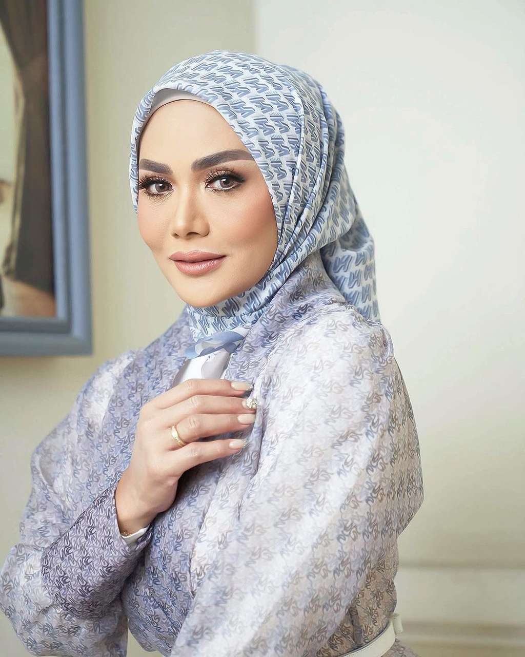 Potret Krisdayanti Berubah Penampilan Jadi Berhijab, Plek Ketiplek Aurel Hermansyah