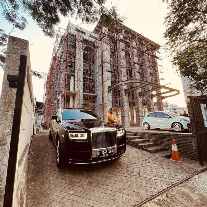 10 Potret Kantor Baru Raffi Ahmad yang Menelan Rp150 Miliar, Mewahnya Bikin Menjerit!