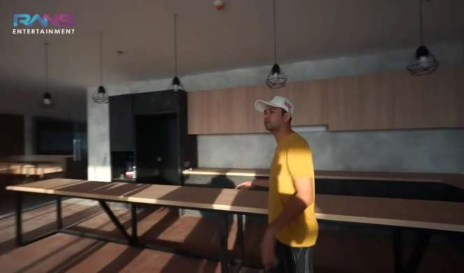 10 Potret Kantor Baru Raffi Ahmad yang Menelan Rp150 Miliar, Mewahnya Bikin Menjerit!