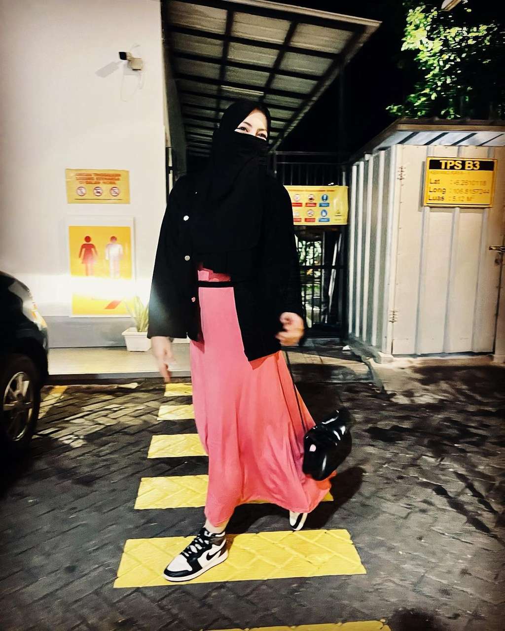 Kini Bercadar Potret Ratu Rizky Nabila Tetap Pakai Celana Jeans 