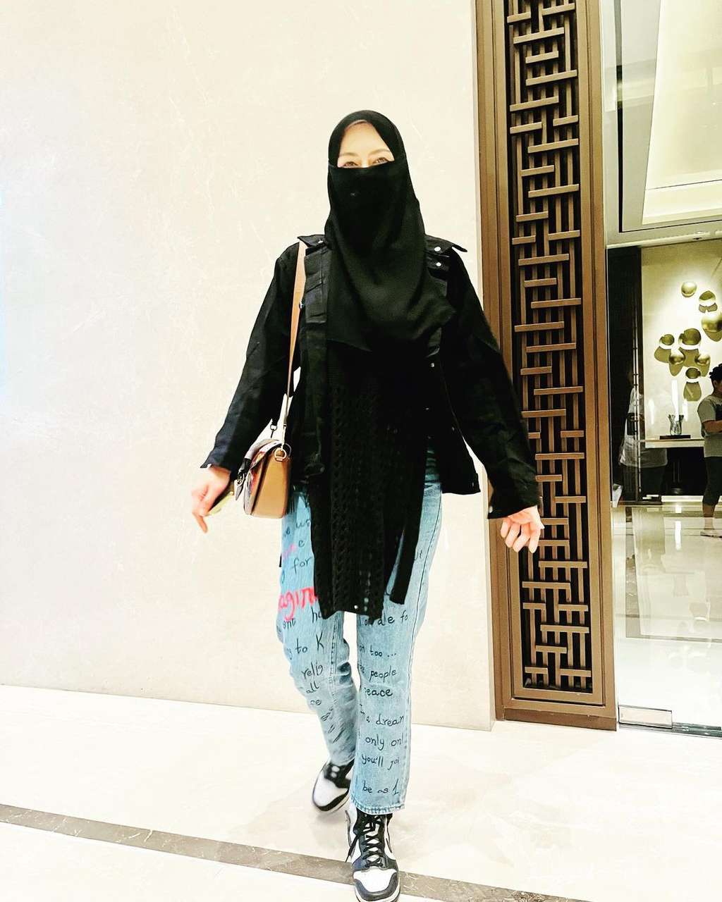 Kini Bercadar Potret Ratu Rizky Nabila Tetap Pakai Celana Jeans 