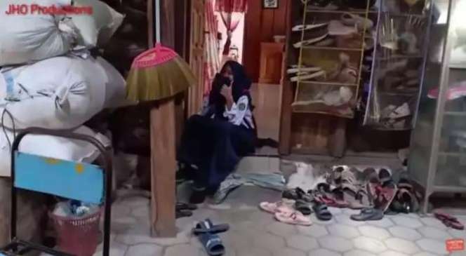 Potret Rumah Yeni Inka Sang Ratu Ambyar di Kampung, Dindingnya Kayu