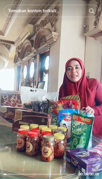 10 Potret Toko Online Muzdalifah di Istana Mewahnya, Dikenal Tajir Melintir, Kini Jualan Tisu & Sabun