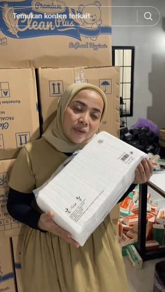 10 Potret Toko Online Muzdalifah di Istana Mewahnya, Dikenal Tajir Melintir, Kini Jualan Tisu & Sabun