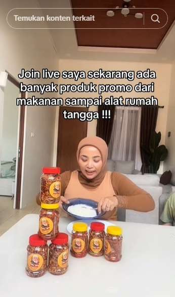 10 Potret Toko Online Muzdalifah di Istana Mewahnya, Dikenal Tajir Melintir, Kini Jualan Tisu & Sabun