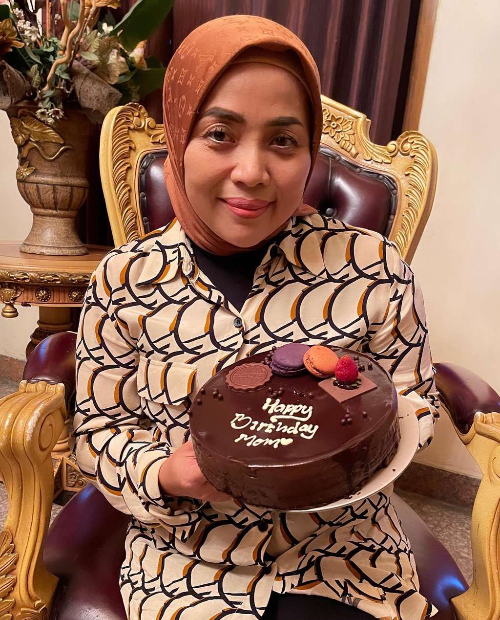 Dulu Dikenal Tajir Melintir, Kini Muzdalifah Tak Malu Jualan Tisu Sampai Sabun Mandi 