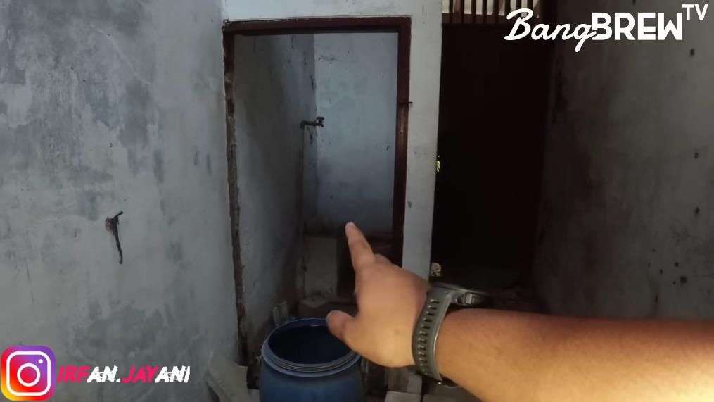 10 Potret Kondisi Rumah Kumuh Putri, Eks Model Dewasa Puluhan Tahun Hidup Tanpa Air & Listrik