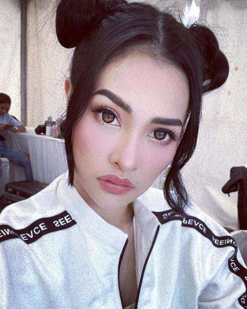 Potret Cantik Devay Duo Anggrek yang Kerap Tampil Menggoda, Usai Lagu Cikini Gondangdia Viral