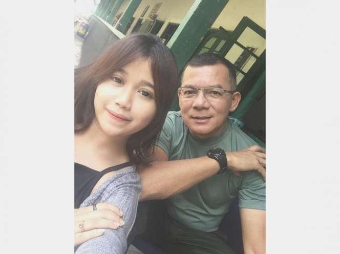 10 Potret Lawas Artis Foto Bareng Seleb Idolanya Sebelum Terkenal, Anya Geraldine Bikin Salfok!