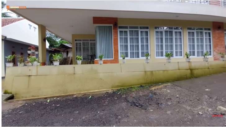 Tak Disangka Rumah Mewah Mepet Sawah Ini Milik Pedangdut Ternama, Dulu Berdinding Bambu Kini Berubah Drastis Usai Direnovasi