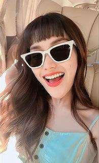 Gaya Hits Ayu Ting Ting Pakai Kacamata, Mirip Gadis Korea