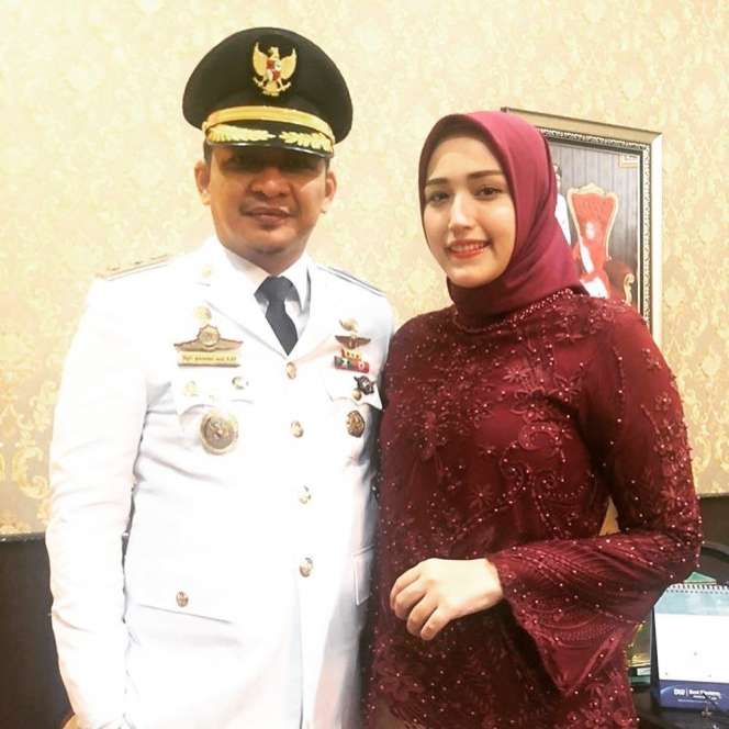 Bocah Imut Ini Pilih Berhenti Kuliah Demi Jadi Vokalis Band, Kini Kariernya Kian Moncer Usai Banting Stir Jadi Pejabat 