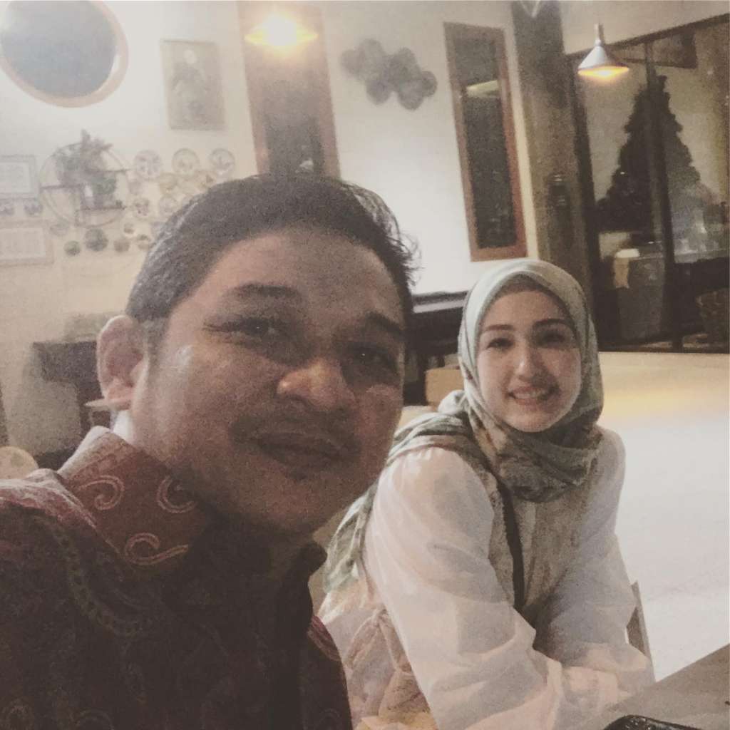 Bocah Imut Ini Pilih Berhenti Kuliah Demi Jadi Vokalis Band, Kini Kariernya Kian Moncer Usai Banting Stir Jadi Pejabat 