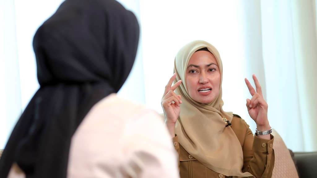 Potret di Balik Paras Cantik Bupati Luwu Utara Indah Putri Indriani