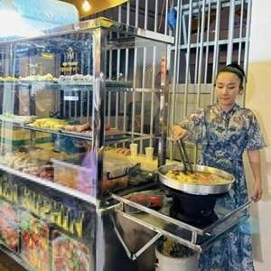 Artis ini Sering Pamer Rumah Mewah Bak Istana, Kini Kepergok Jadi Satpam, Istri Jualan di Pasar, Lihat Potretnya