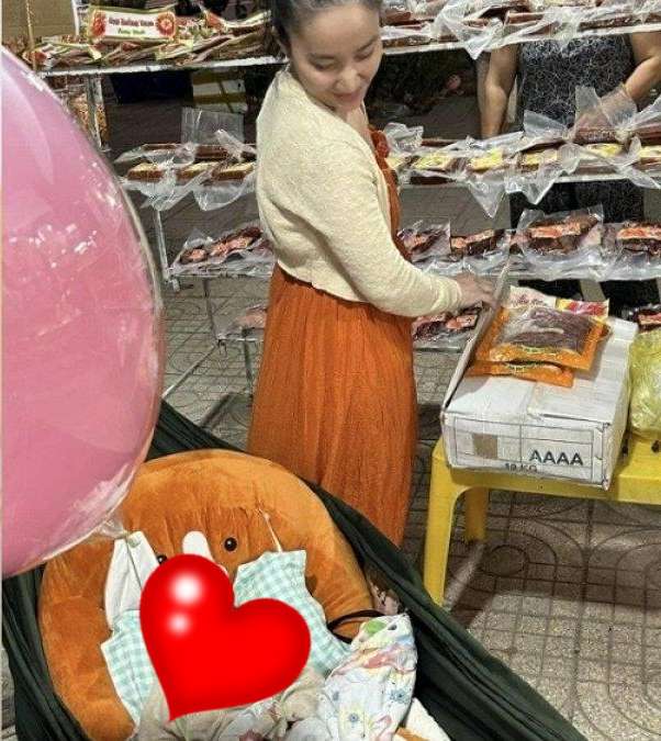 Artis ini Sering Pamer Rumah Mewah Bak Istana, Kini Kepergok Jadi Satpam, Istri Jualan di Pasar, Lihat Potretnya