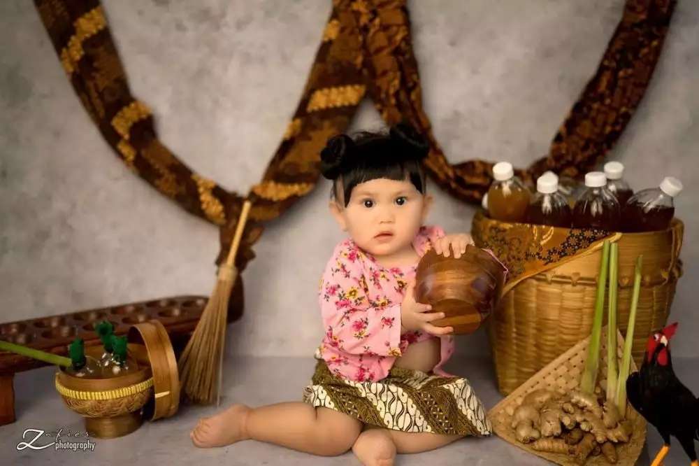 12 Potret Anak Balita Artis Pakai Kebaya, Chava & Ameena Super Gemas, Bak Boneka Nasional