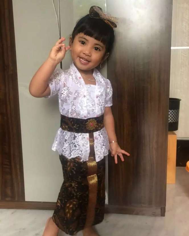 12 Potret Anak Balita Artis Pakai Kebaya, Chava & Ameena Super Gemas, Bak Boneka Nasional